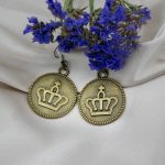 گوشواره آویز برنج طرح سکه تاج