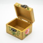 باکس کادویی چوبی _ نقاشی طرح گل_ابعاد 6*7_رنگ طلائی