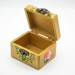 باکس کادویی چوبی _ نقاشی طرح گل_ابعاد 6*7_رنگ طلائی