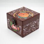 باکس کادویی چوبی _ نقاشی طرح گل_ابعاد 9*9_رنگ زرشکی
