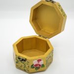 باکس کادویی چوبی _ نقاشی طرح گل هشت ظلعی_ابعاد 9*9_رنگ طلائی