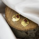 گوشواره آویز برنج- طرح انار _ با نگین تک انار