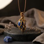 آویز گردنی _ تامپل _ لاجورد _ بافت قهوه ای