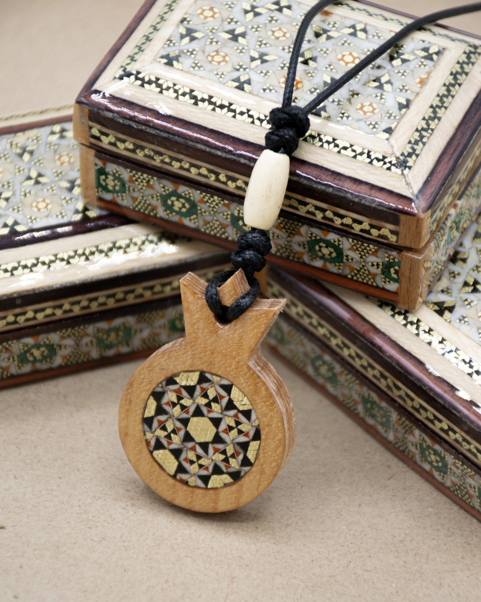 گردنبند خاتم کاری _ چوبی _ طرح انار