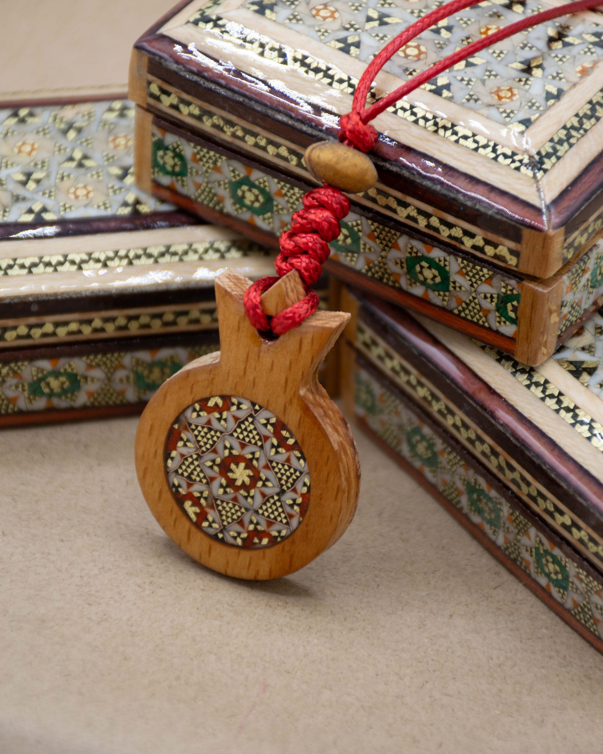 گردنبند خاتم کاری _ چوبی _ طرح انار