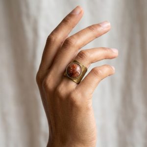انگشتر برنج فری سایز رکاب پهن نگین سنگ عقیق نارنجی دایره ای