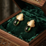 گوشواره میخی برنج طرح اسلیمی نگین دار